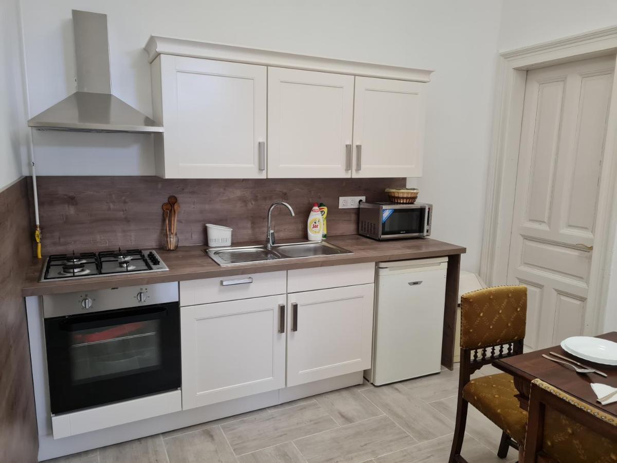 Tulipanvendeghaz Hotel Keszthely Ngoại thất bức ảnh
