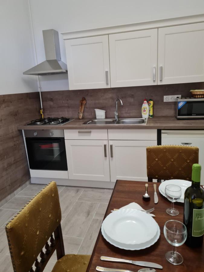 Tulipanvendeghaz Hotel Keszthely Ngoại thất bức ảnh
