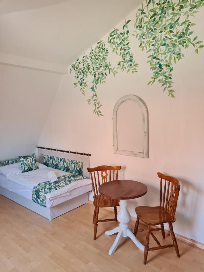 Tulipanvendeghaz Hotel Keszthely Ngoại thất bức ảnh