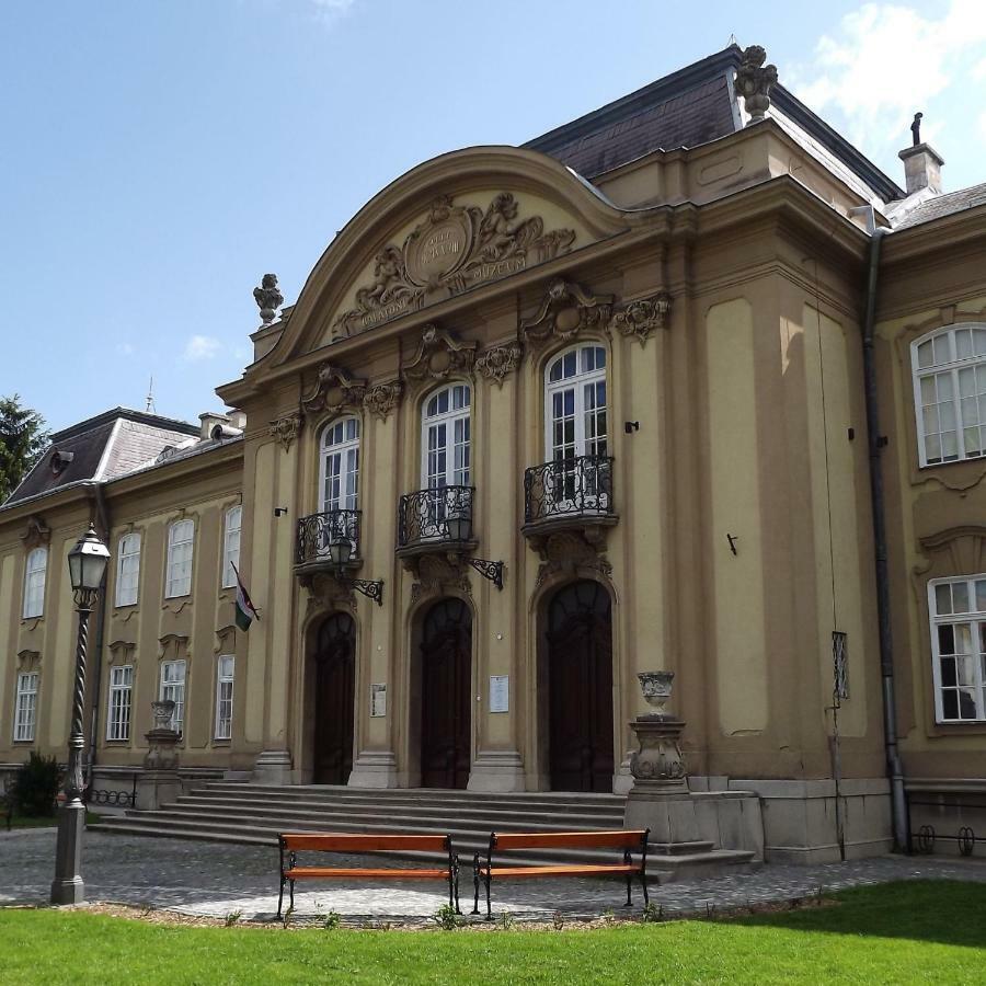 Tulipanvendeghaz Hotel Keszthely Ngoại thất bức ảnh
