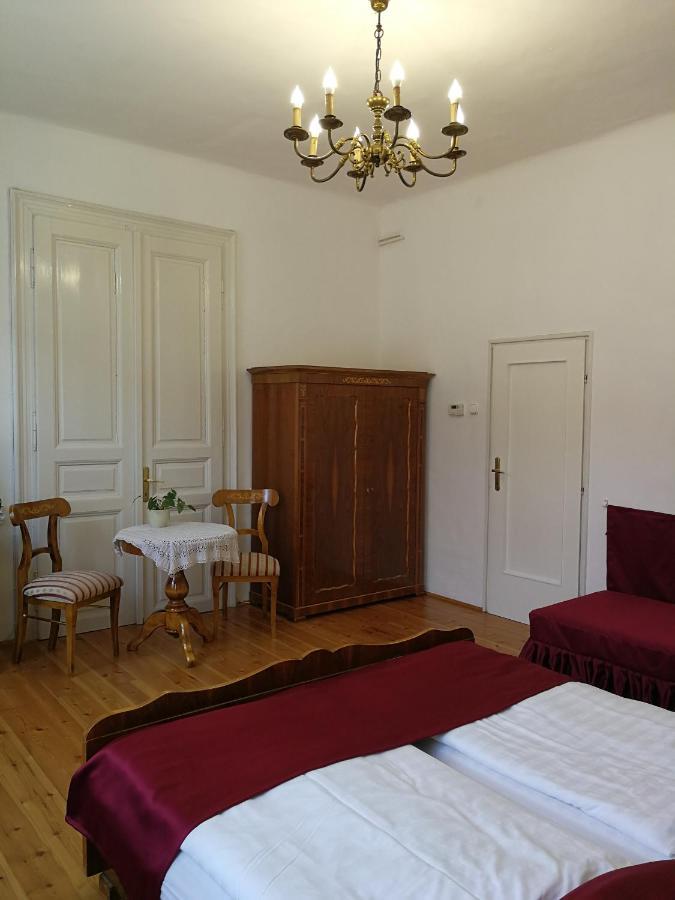 Tulipanvendeghaz Hotel Keszthely Ngoại thất bức ảnh