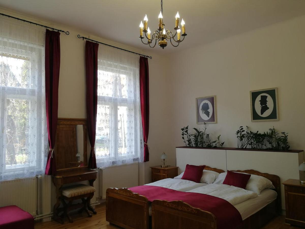 Tulipanvendeghaz Hotel Keszthely Ngoại thất bức ảnh