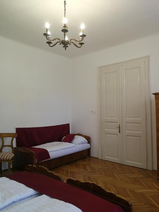 Tulipanvendeghaz Hotel Keszthely Ngoại thất bức ảnh