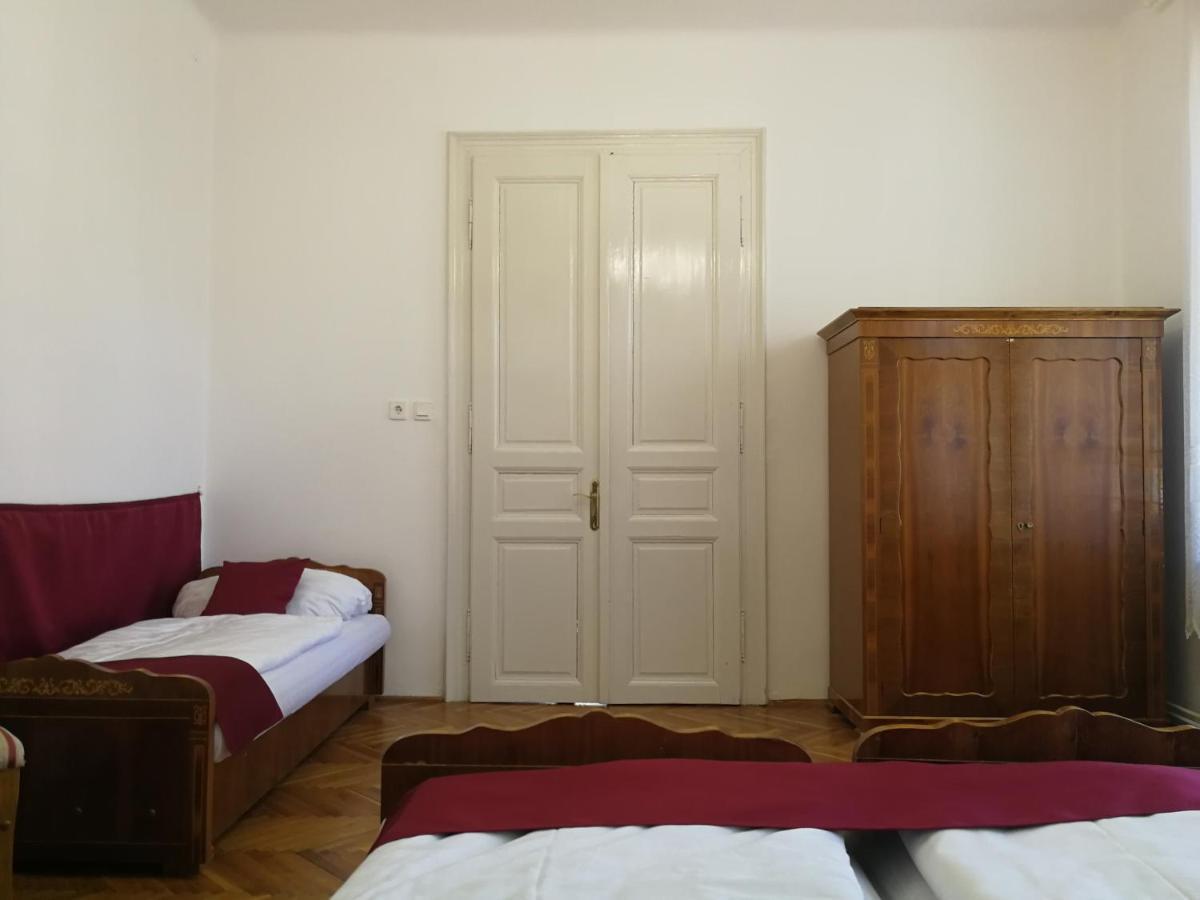 Tulipanvendeghaz Hotel Keszthely Ngoại thất bức ảnh